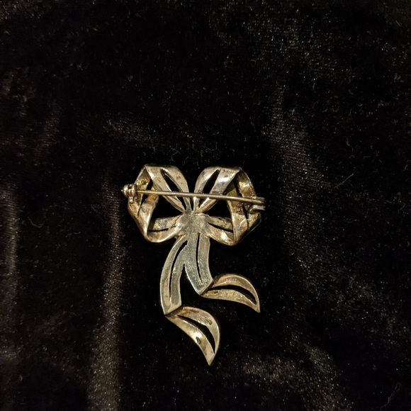 Vintage sterling hematite bow brooch - Picture 2 of 3